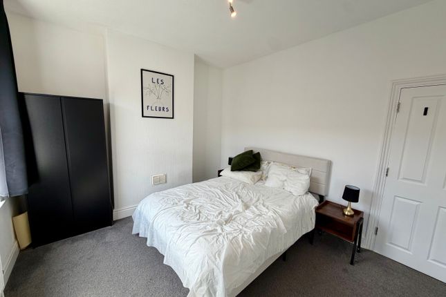 37, Manchester photo 4