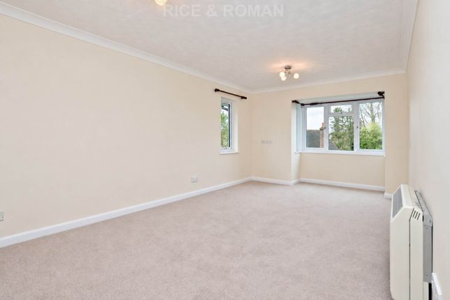 33 Cedar Court, Crockford Park Road, Addlestone photo 2