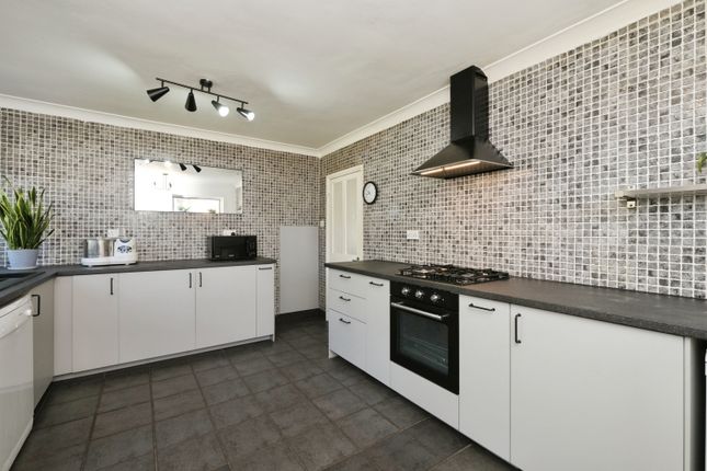 98, Violet Road, Nottingham photo 4