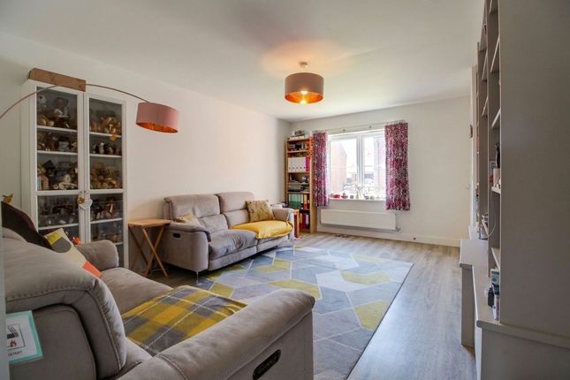 21 Towner Close, Ashford photo 4