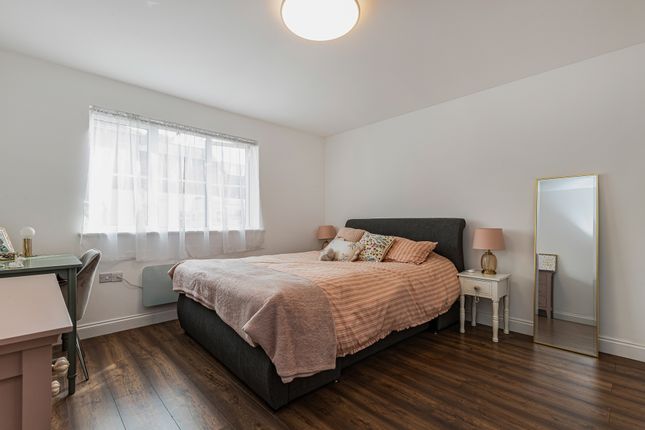 Bedroom 1- Angle 1
