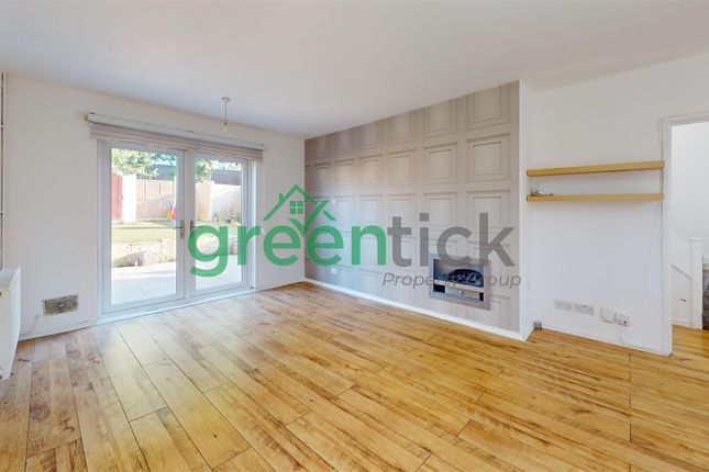 181, Hookfield, Harlow photo 2