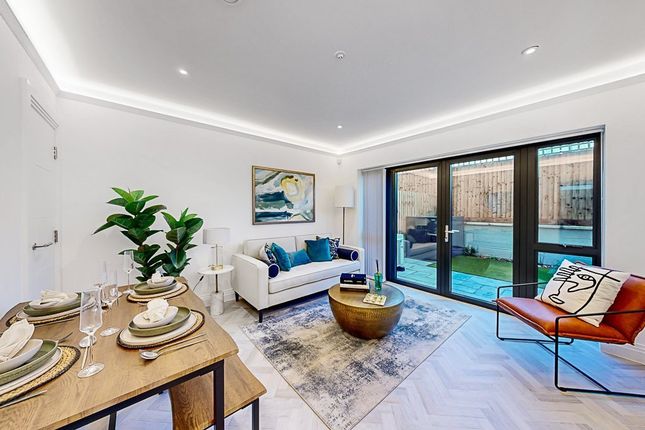 6, Overton Place, Stanmore photo 2