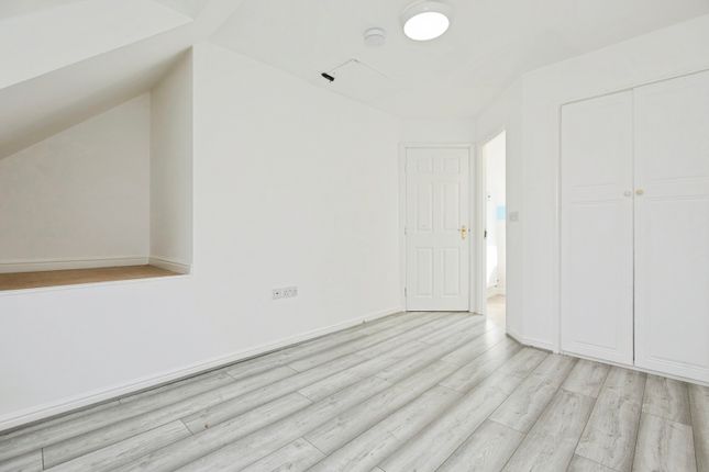 204, Highfields Park Drive, Derbyshire photo 3