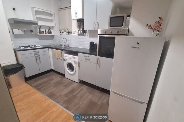 Flat C, Upper Tooting Road, London photo 2