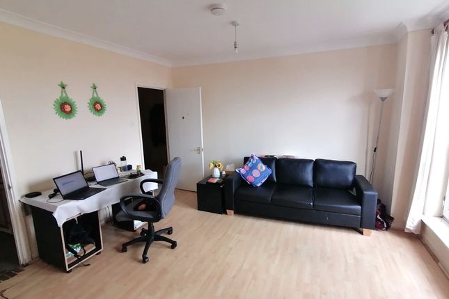 Flat for sale in High Street, Hounslow