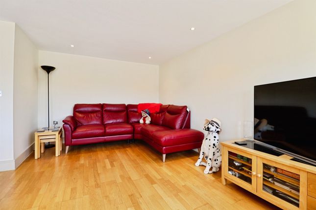 Apartment 311, Woodlands, Hayes Road, Penarth photo 4