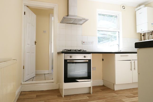 22 Grange Hill, Chatham, Kent photo 4