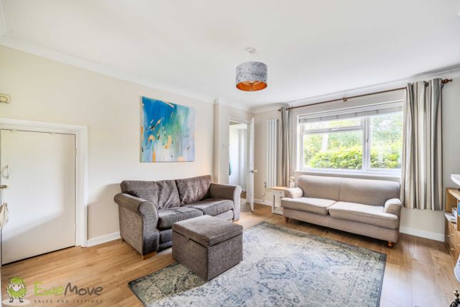 12, Wellington Crescent, Tadley photo 4