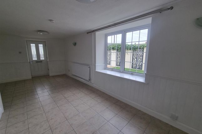 Flat 5, 98 High Street, Cinderford photo 5