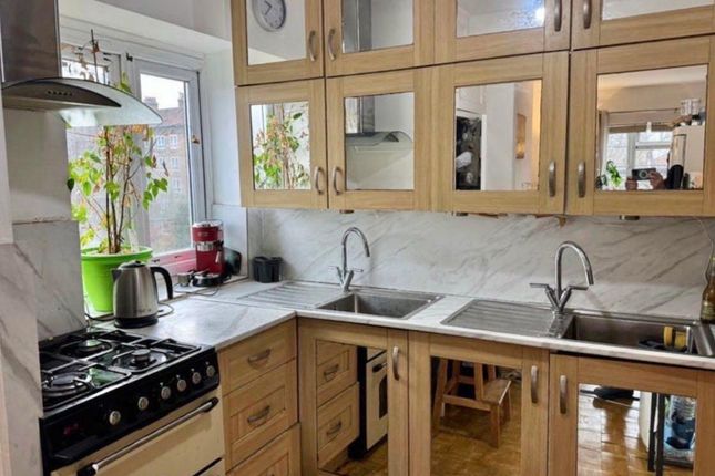 5, Envill Court, Cazenove Road, London photo 4