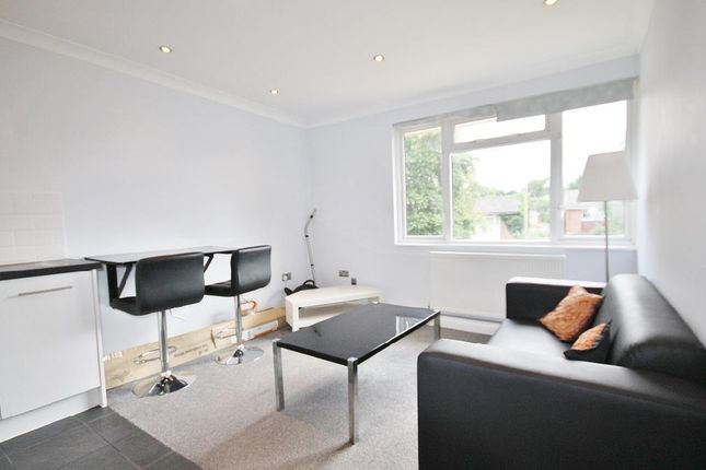 14, Hazel Close, Egham photo 3