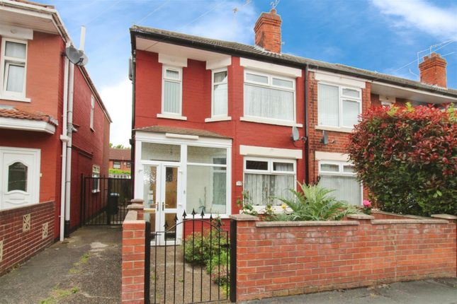 Thumbnail Semi-detached house for sale in Farndale Avenue, Hull
