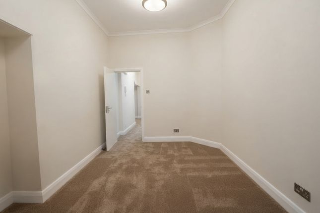 Wakefield Road, Greater London photo 5