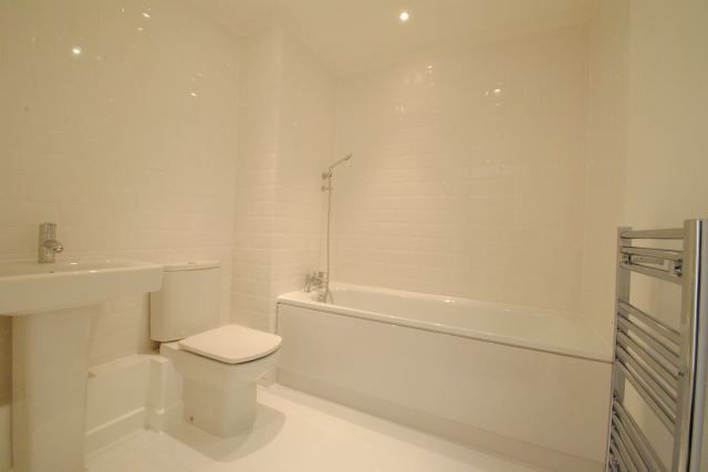 110, Barge Walk, LONDON photo 3