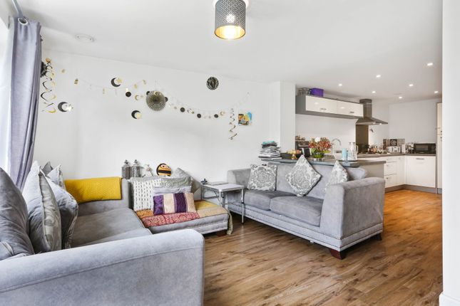 Town house for sale in Forelle Way, Carshalton
