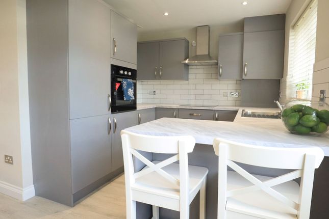 Kitchen/Breakfast Bar