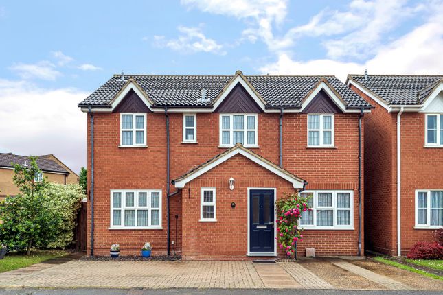 4 bed detached house for sale in Truro Gardens, Flitwick MK45