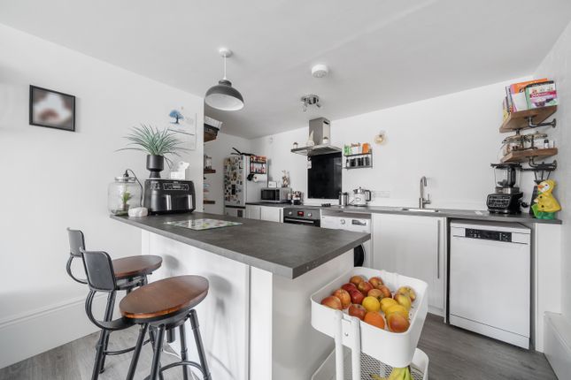 Apartment 11, The Old School, Geneva Place, Bideford photo 2