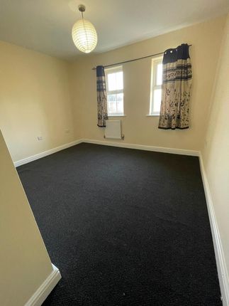 Flat for sale in Piper Way, Ilford