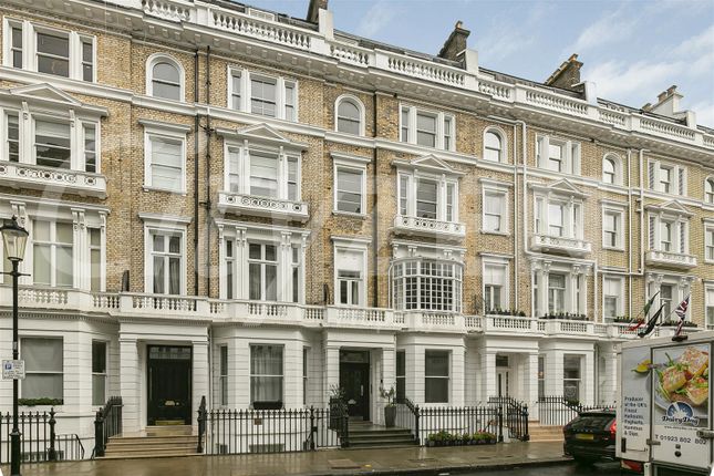 Flat to rent in Queensberry Place, London