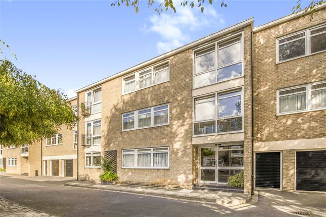 29,, Chester Close South, London photo 2