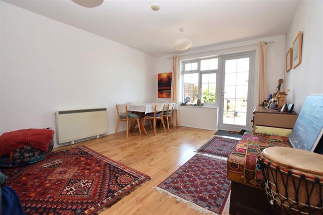 12, Robert Tressell Close, Hastings photo 4