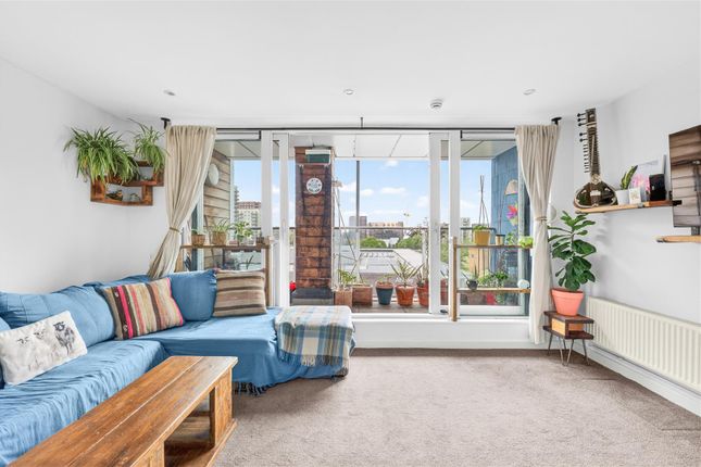 Wellington Court, Flat 14, 77 Axe Street, Barking photo 4