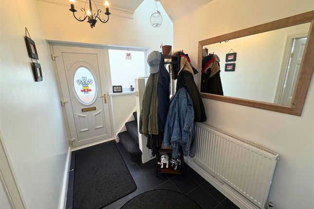 8, Brynglas Terrace, Bridgend photo 3