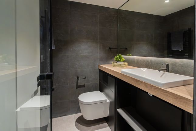 A Modern And Stylish Large Bathroom Featuring Slee...