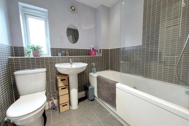 Town house for sale in Evergreen Way, Stourport-On-Severn
