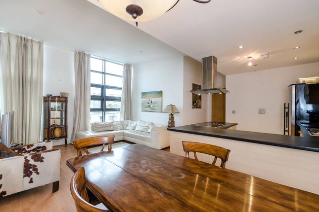 Flat to rent in Montaigne Close, Westminster, London