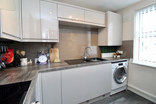 6, Grosvenor Mews, Lymington photo 4