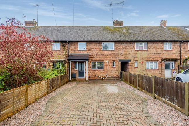 Thumbnail Terraced house for sale in Chestnut Copse, Oxted