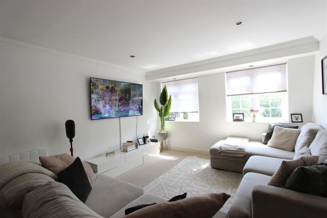 18, West Bank, Enfield photo 2