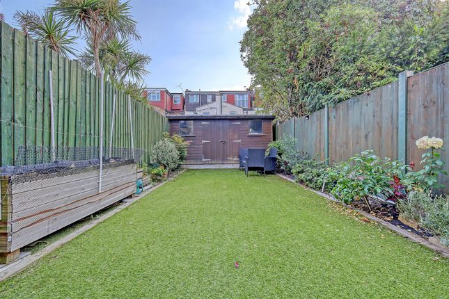 16, Granville Road, South Woodford photo 3