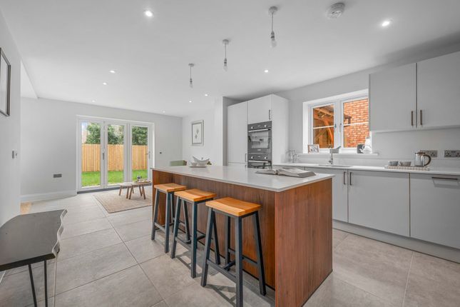 5 Spa Farm Court, Stratford-upon-Avon photo 3