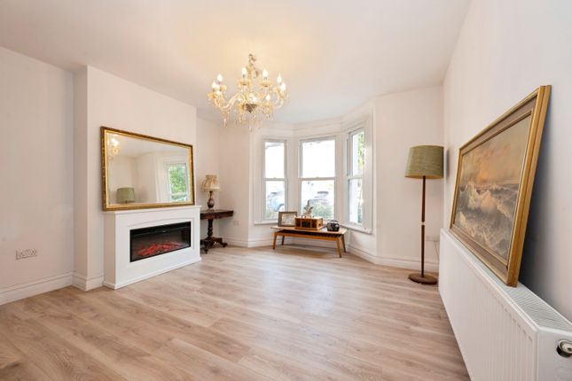 10, Evelyn Gardens, Richmond photo 4