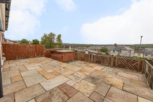 52 Heolddu Grove, Bargoed photo 4