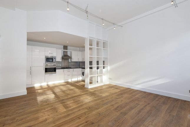 Thumbnail Flat for sale in Bluelion Place, London