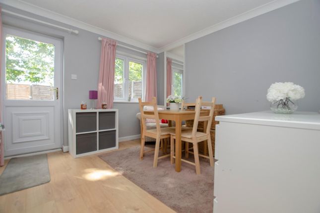 End terrace house for sale in Stirling Crescent, Hedge End, Southampton