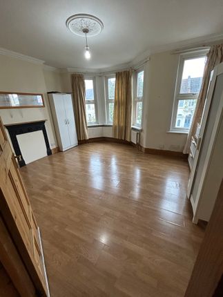 Thumbnail Room to rent in Roseberry Gardens, London