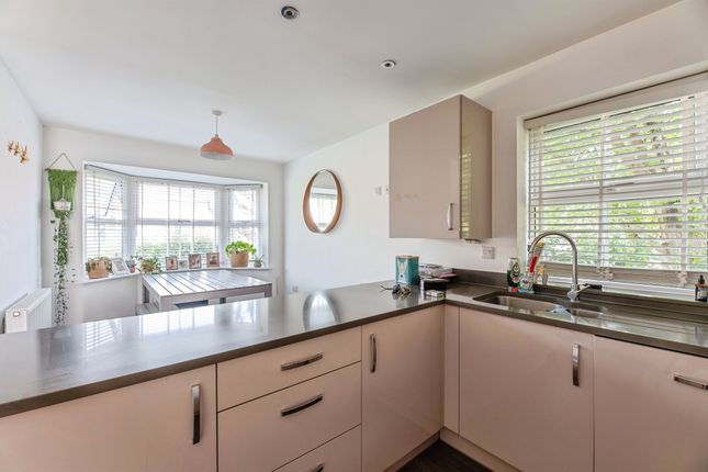 18, Dilton Close, Trowbridge photo 2