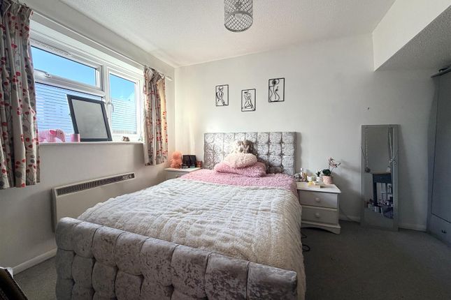 Northcote Road, Ash Vale photo 4