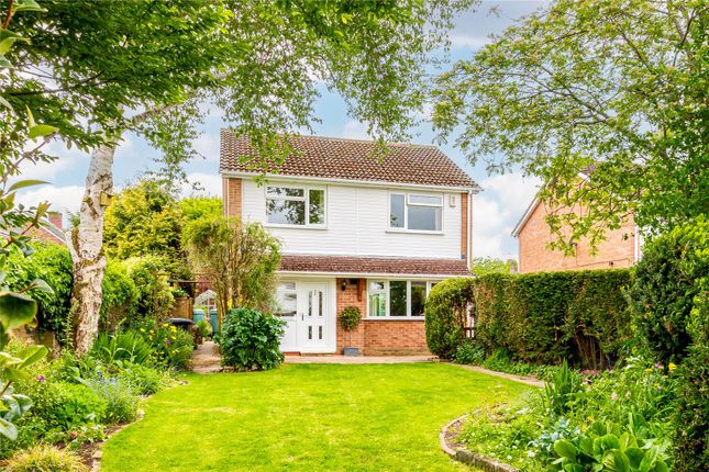 Link-detached house for sale in Cowslade, Speen, Newbury, Berkshire