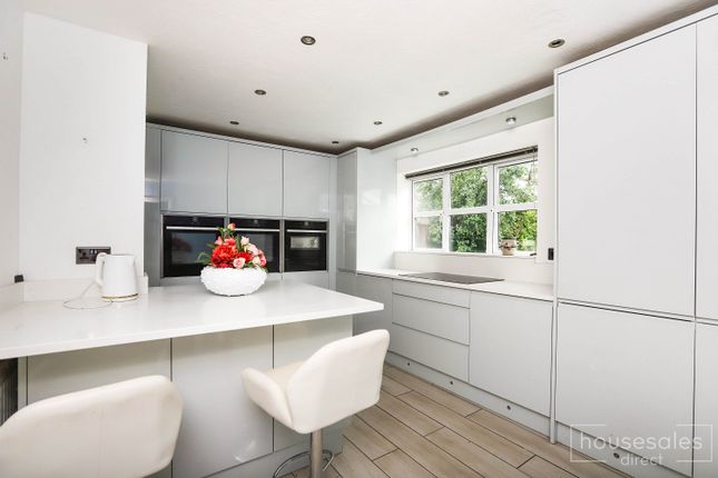 27, Birch Court, Wrexham photo 2