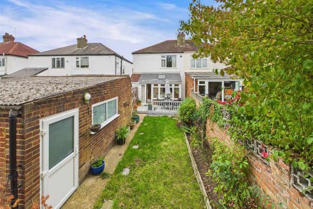 176, Cottimore Lane, Walton-On-Thames photo 4