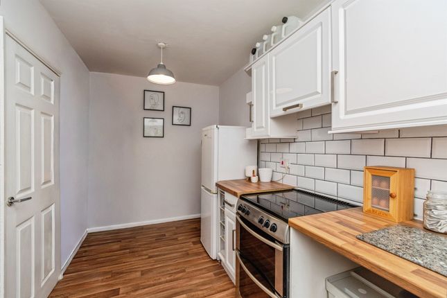 21, Woottons Court, Stoney Croft, Cannock photo 4