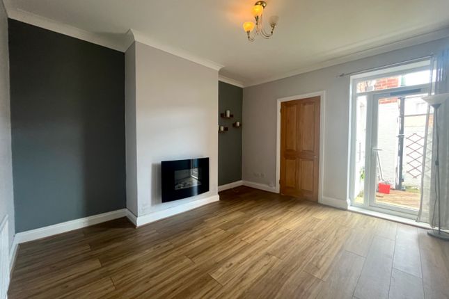 Flat to rent in Richmond Road, South Shields