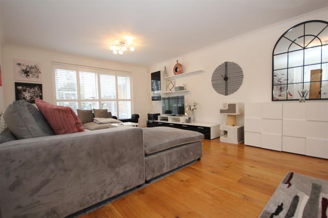 19, Leafy Lane, Fareham photo 4